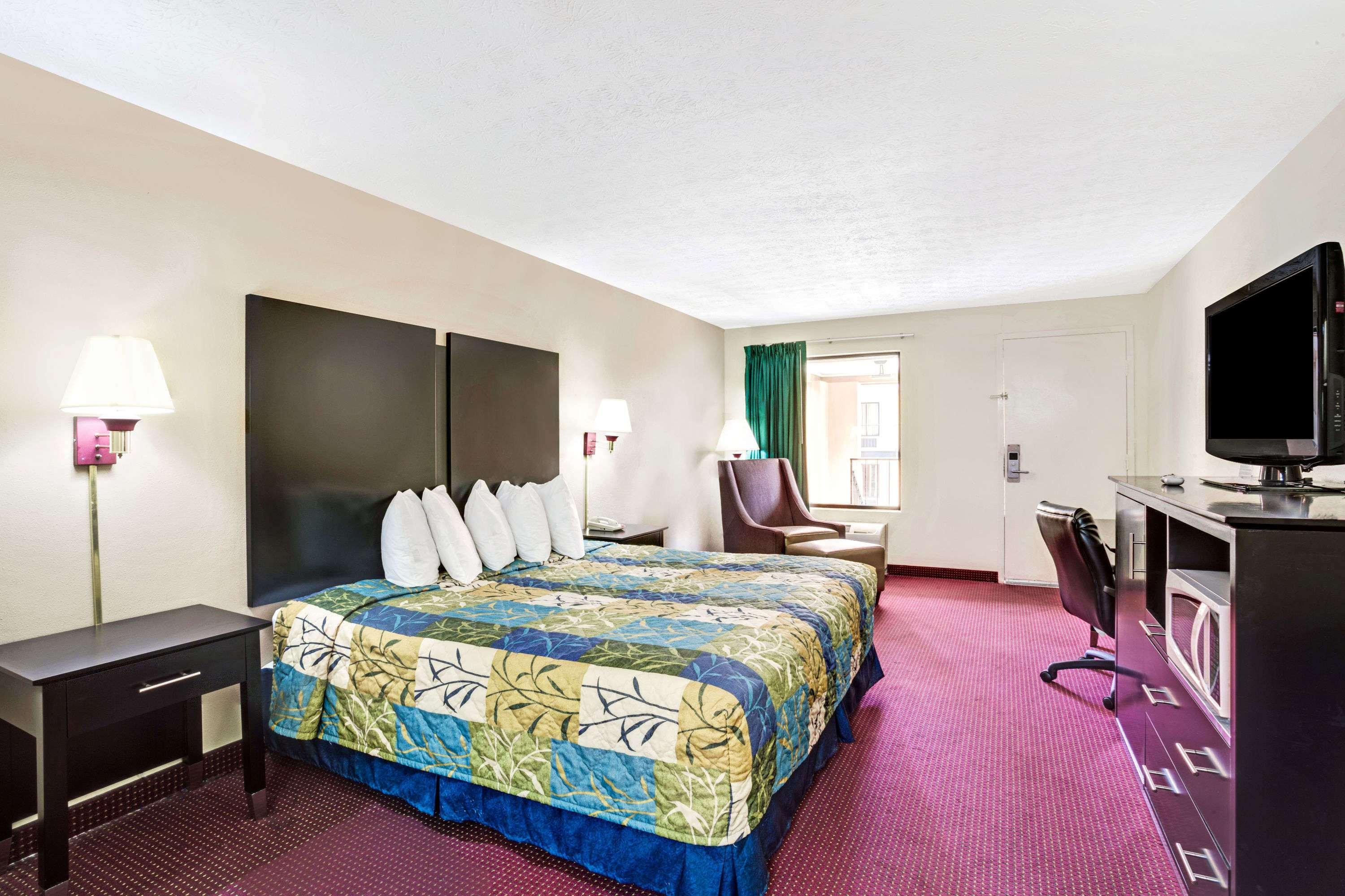 Days Inn By Wyndham Douglasville-Atlanta-Fairburn Road מראה חיצוני תמונה