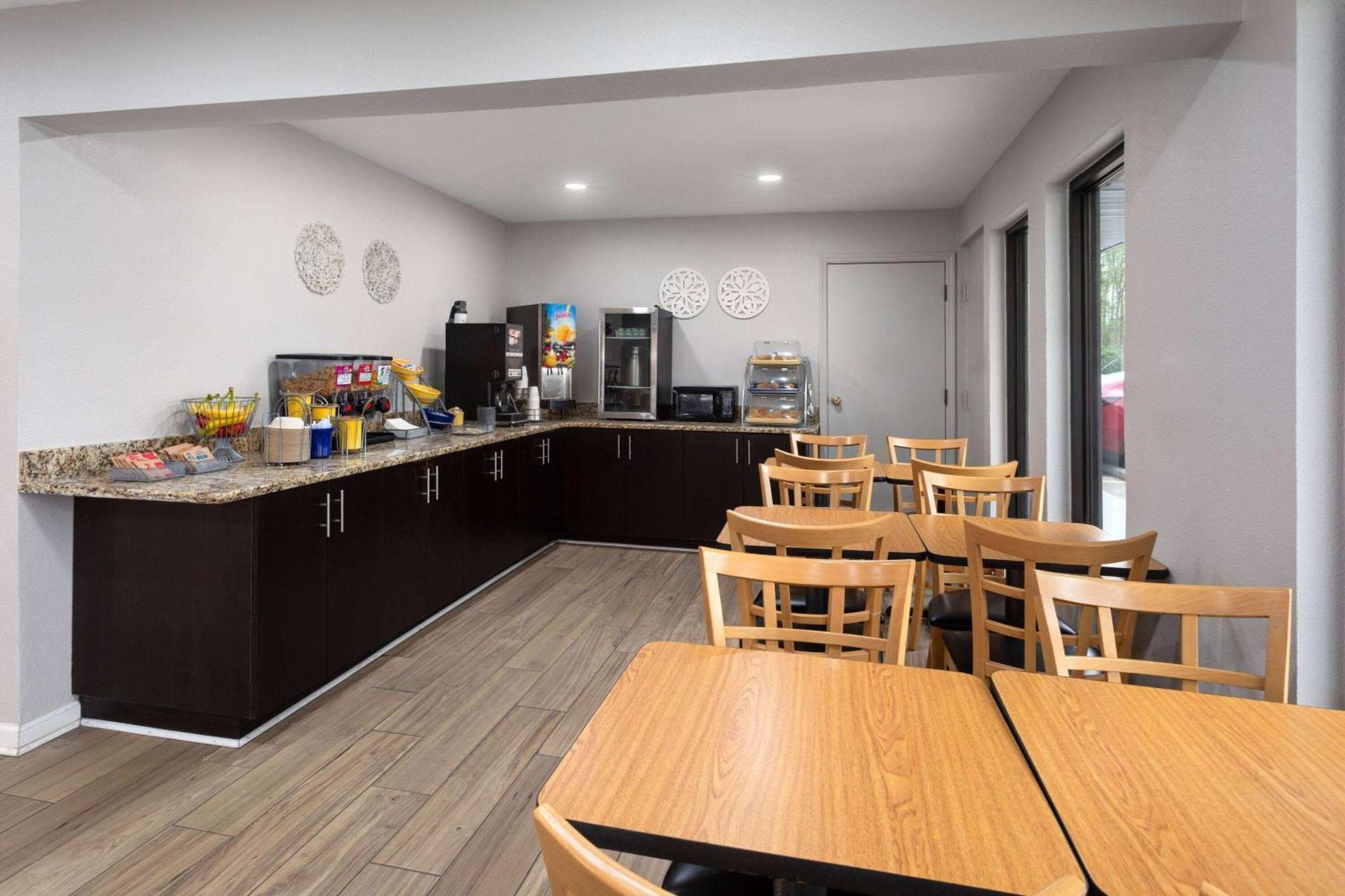 Days Inn By Wyndham Douglasville-Atlanta-Fairburn Road מראה חיצוני תמונה